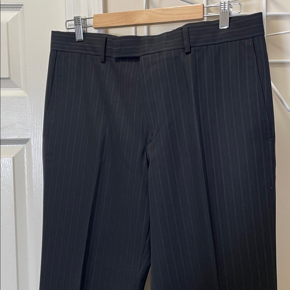 Hugo Boss Charcoal Pinstripe Men's Suit - 36 - Picture 14 of 16